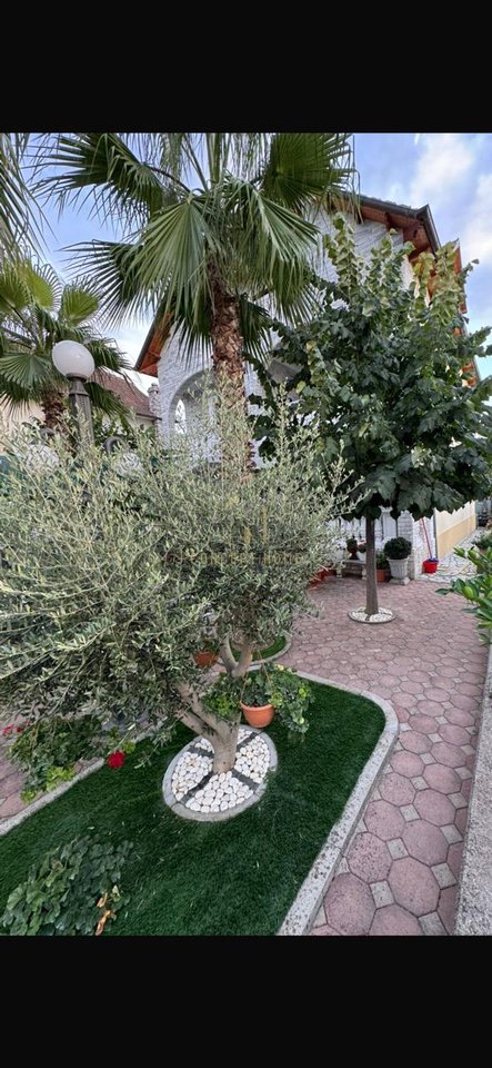 Shitet Vile 3 katshe në Casa Italia, Tiranë - 520,000€ | 420 m²