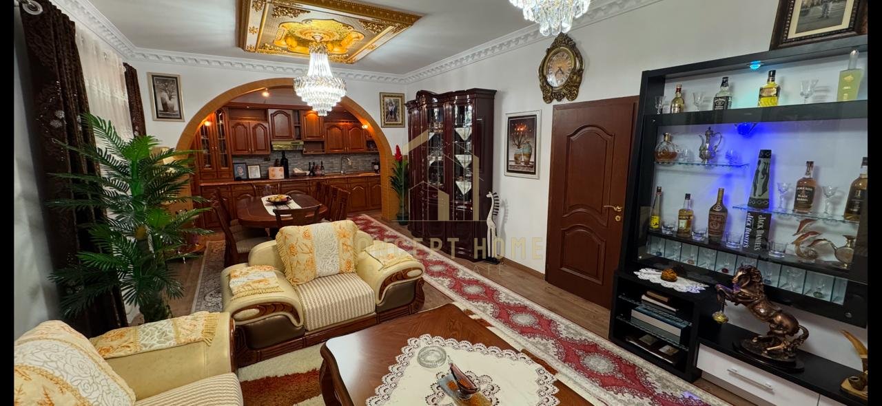 Shitet Vile 3 katshe në Casa Italia, Tiranë - 520,000€ | 420 m²