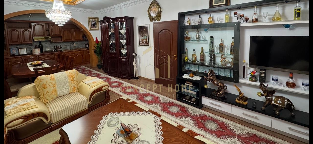 Shitet Vile 3 katshe në Casa Italia, Tiranë - 520,000€ | 420 m²