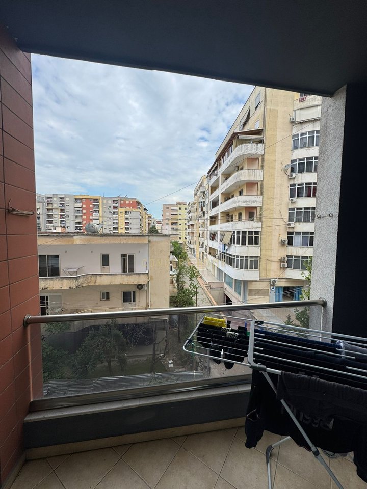 Jepet me qera apartament 1+1 ne Astir

Siperfaqe :70 m2

•Kati i 2