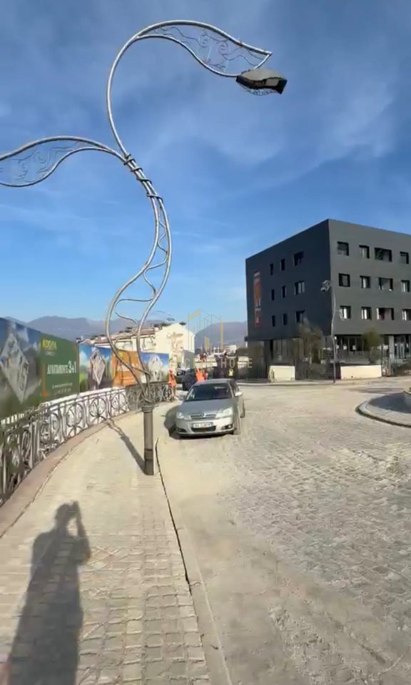 Shitet Apartament 2+1+2 tek Kodra e Diellit 2