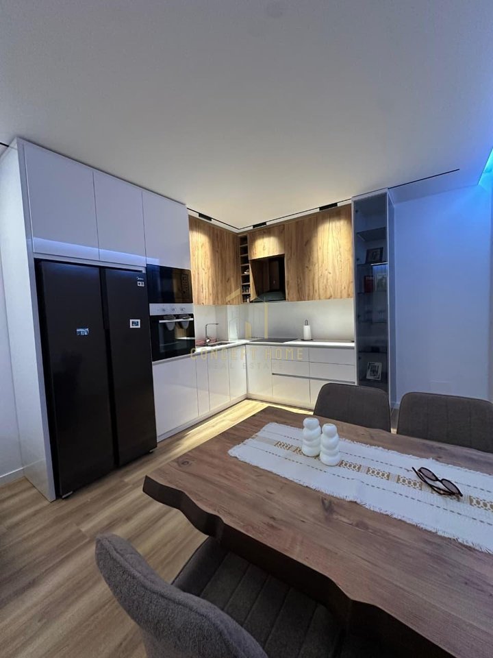 Shitet apartament 2+1 tek Kompleksi Univers City