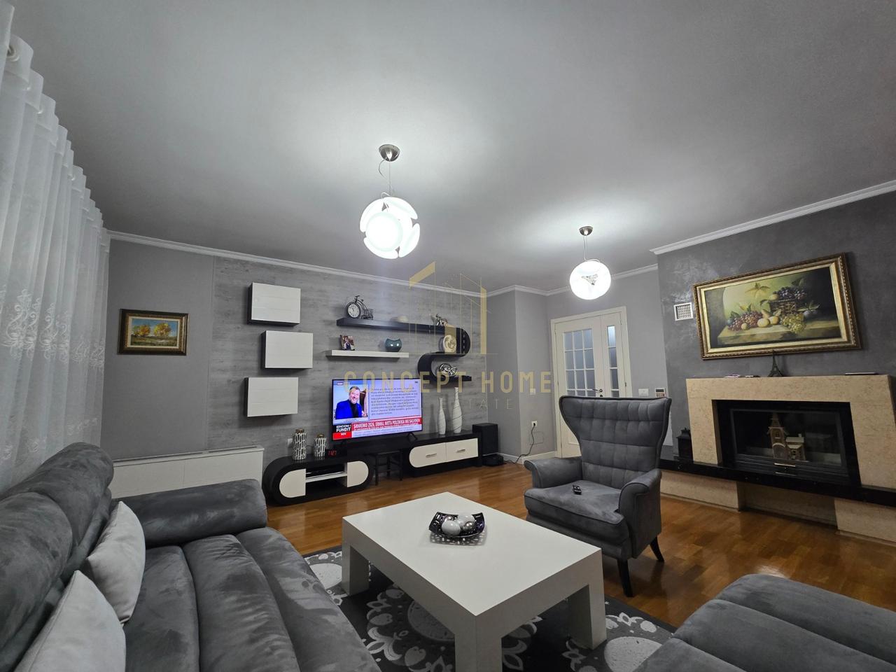 Shitet apartament 3+1 prane 21 Dhjetori