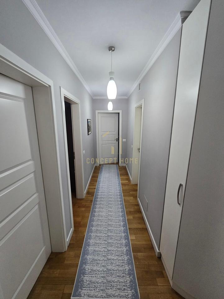 Shitet apartament 3+1 prane 21 Dhjetori
