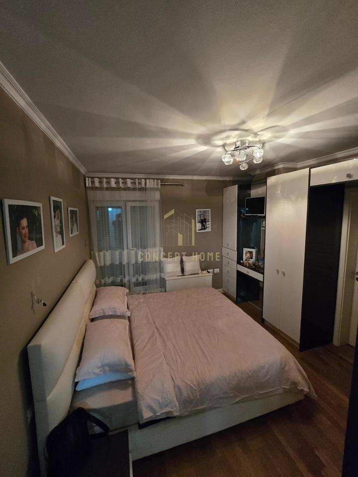 Shitet apartament 3+1 prane 21 Dhjetori