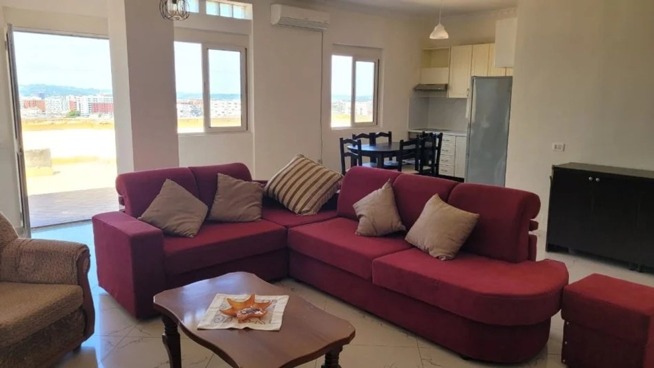 Jepet me qera apartament 3+1+3 te Kodra e priftit