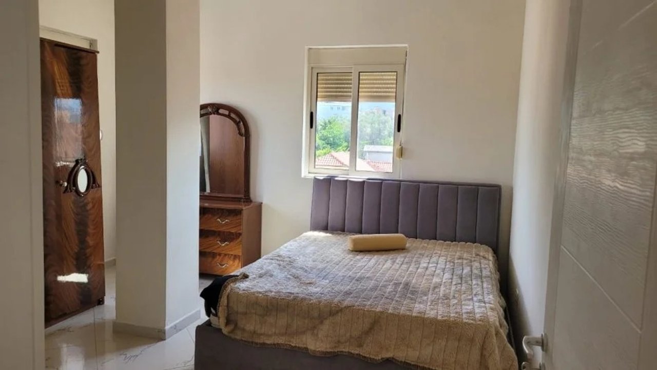 Jepet me qera apartament 3+1+3 te Kodra e priftit