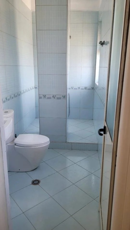 Jepet me qera apartament 3+1+3 te Kodra e priftit