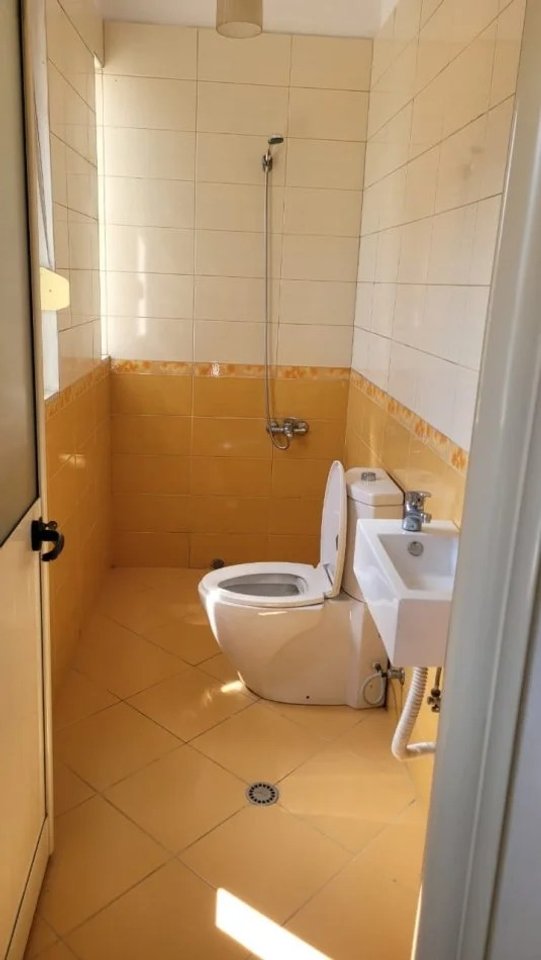 Jepet me qera apartament 3+1+3 te Kodra e priftit