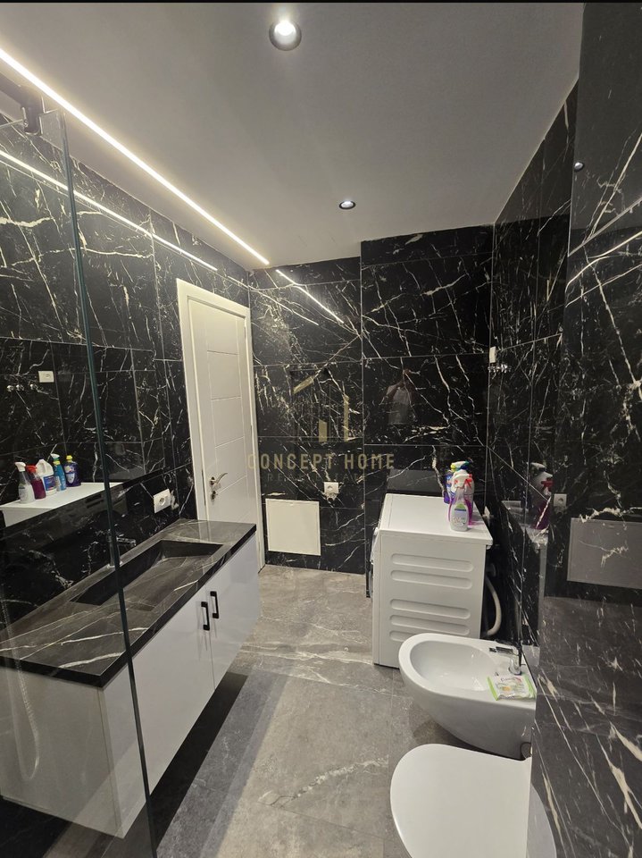 Shitet Apartamenti 2+1+2 ne Porcelan