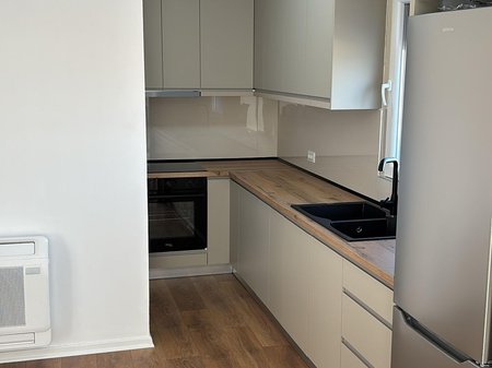 Jepet me qera apartament 2+1+2  ne Xhamllik
