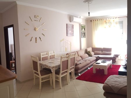 Jepet apartament me qera 2+1 ne  Misto Mame