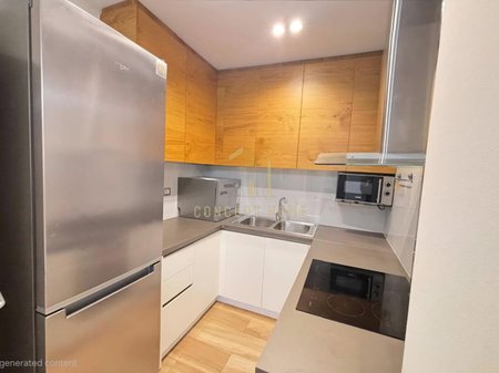 Jepet me qera Aapartament 3+1 prane Shkolles se Kuqe, Qender, 100m2