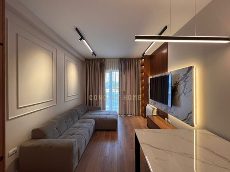 Shitet Apartament 1+1 perballe Amerikan 3