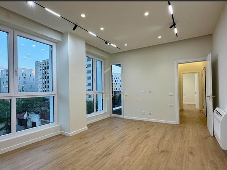 Ambiente me qera 1+1 Komuna e Parisit