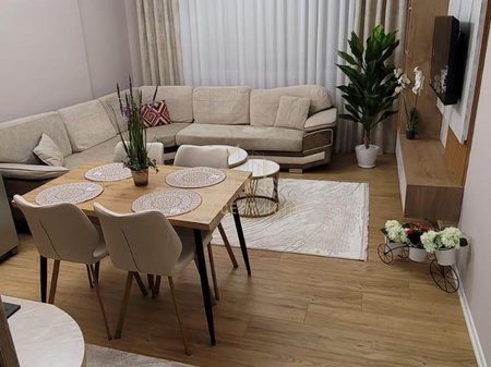 Appartamento in affitto 2+1+2 a Komuna Parisit