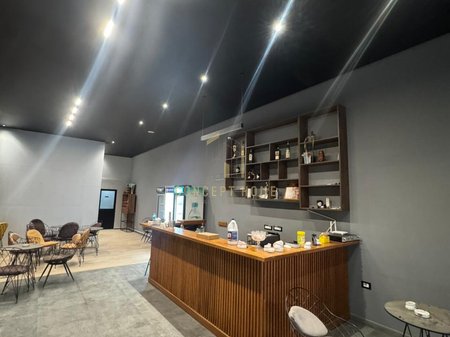 Premises for Rent in Kamez (Bathore)

Area: 115m2

✅ Features:
	•	Ready-to-use workspace
	•	Fully invested
	•	With a well-established clientele for years
	•	Suitable for bar-cafe, fast food, shop, or other service businesses
• 1 Toilet
• And an empty room that can be used as storage, billiards, etc.