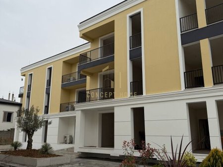 Shitet apartament 1+1+Post Parkimi ne Sauk