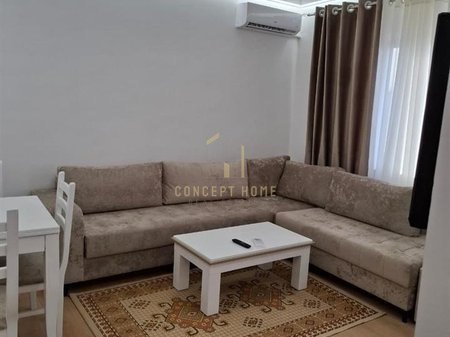 Jepet me qera Apartament 1+1 prane Stacionit te Trenit