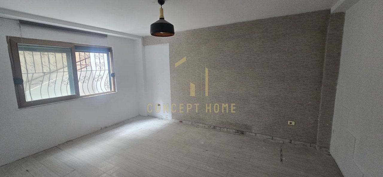Ambient Me Qira në Sheshi Willson, Tiranë - 850€ | 120 m²