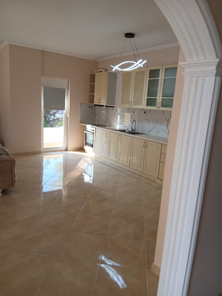 Jepet me qera shtepi private  3+1+2