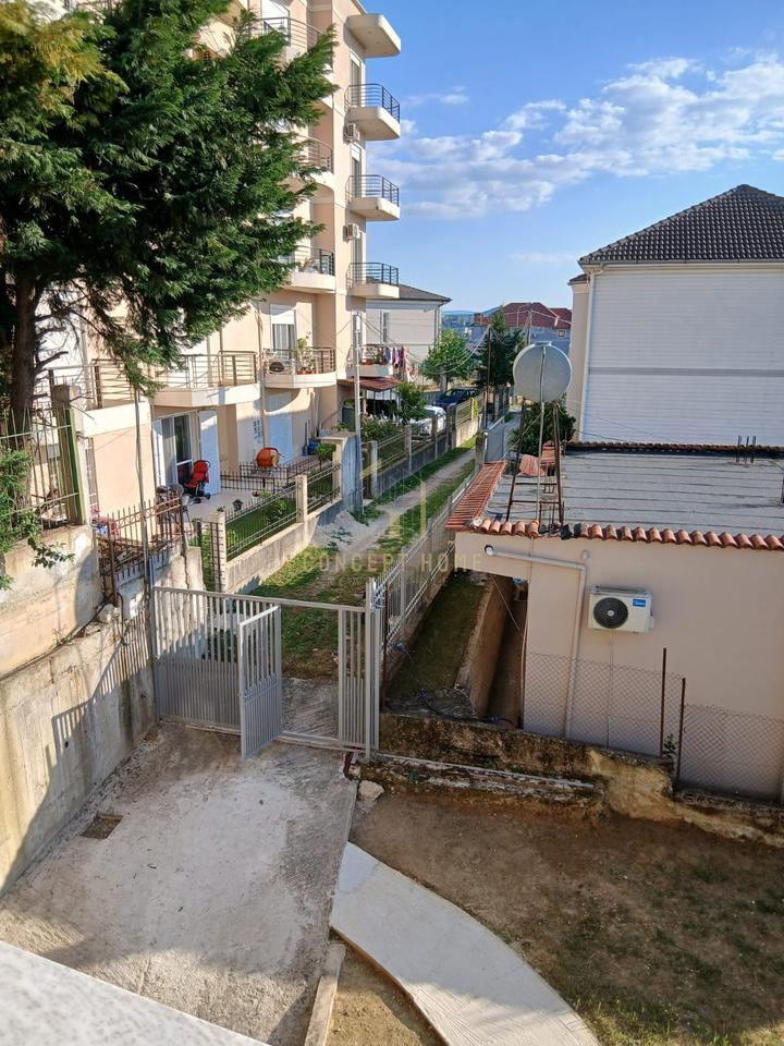 Jepet me qera shtepi private  3+1+2