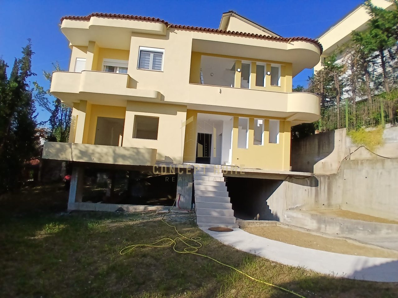 Jepet me qera shtepi private  3+1+2