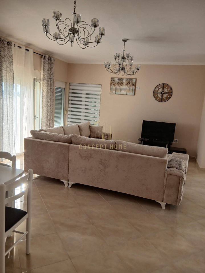 Jepet me qera shtepi private  3+1+2