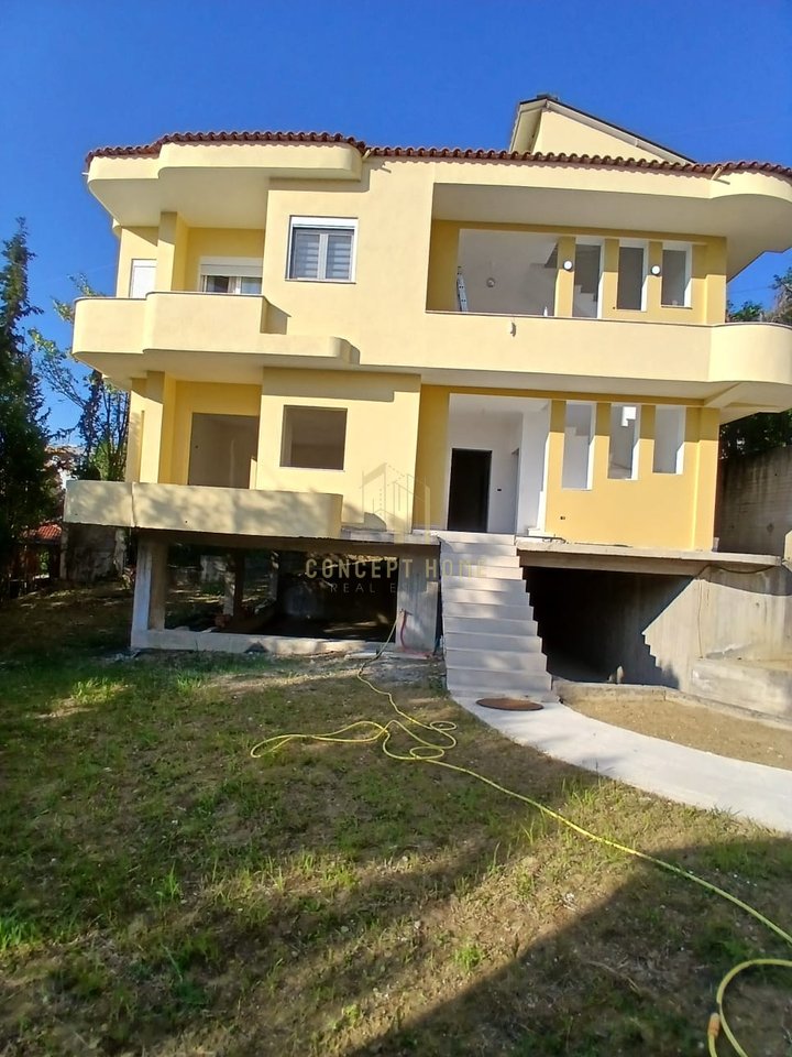 Jepet me qera shtepi private  3+1+2