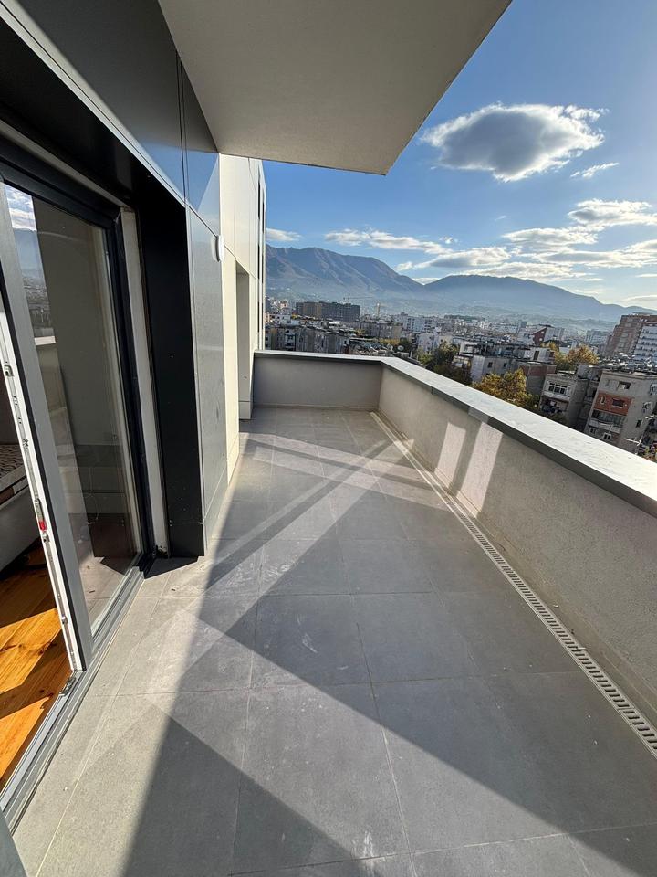 Jepet me qera apartament 2+1+2  ne Xhamllik