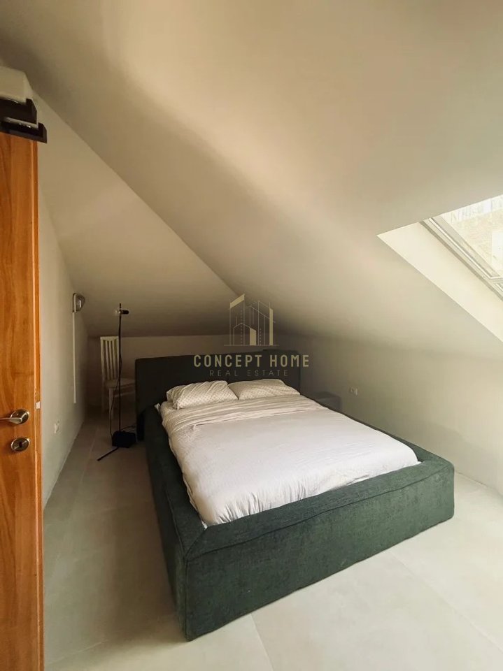 A triplex apartment is for rent in Sauk.