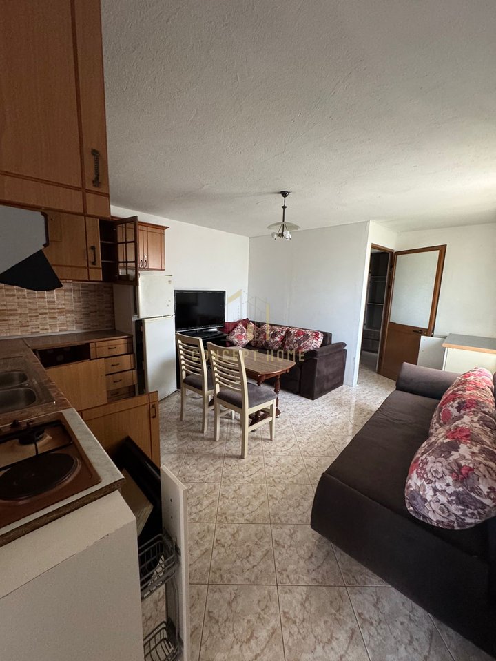 Jepet me qera shtepi  2+1+2 + Parkim ne Shkoze.