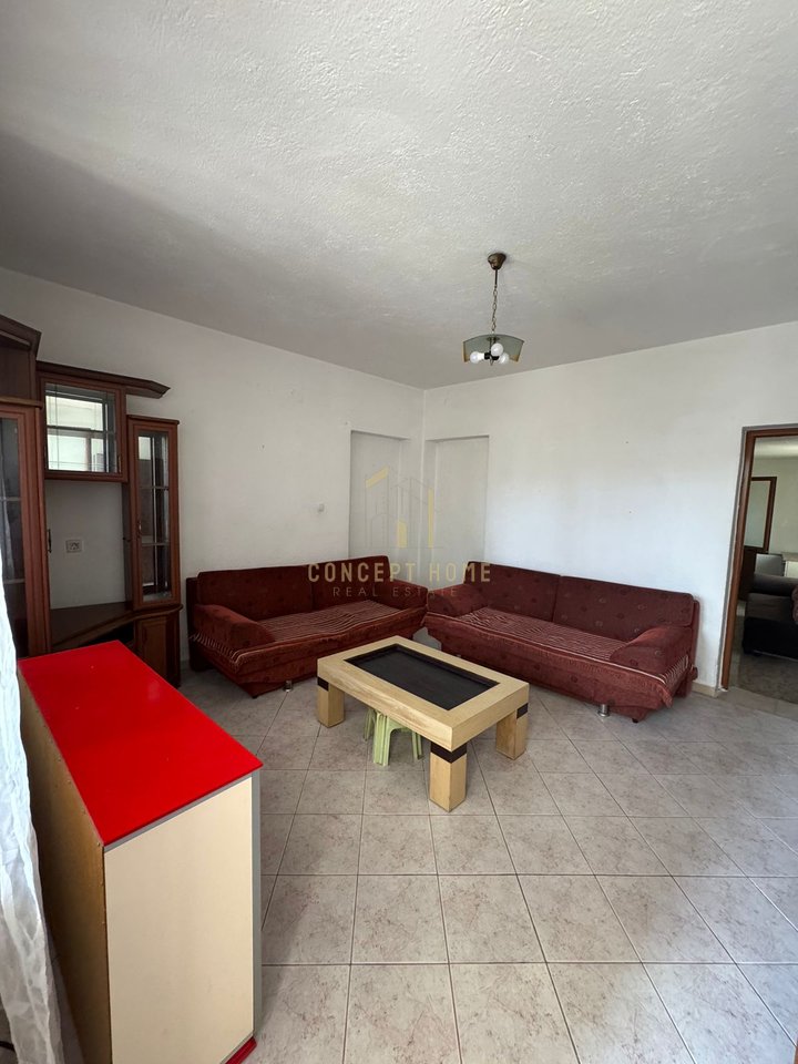 Jepet me qera shtepi  2+1+2 + Parkim ne Shkoze.