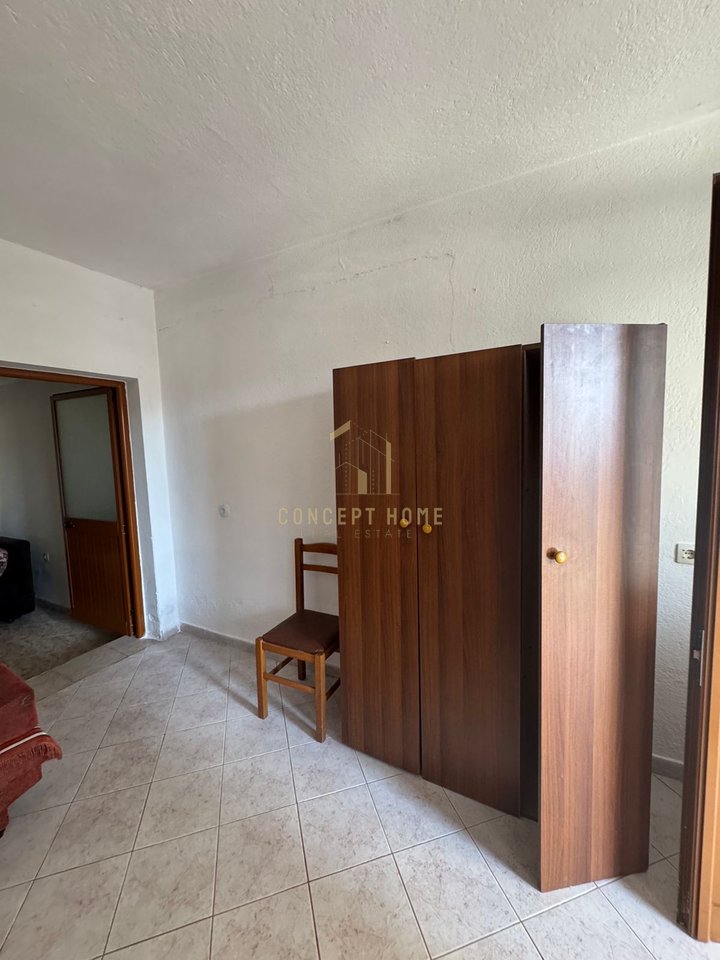 Jepet me qera shtepi  2+1+2 + Parkim ne Shkoze.