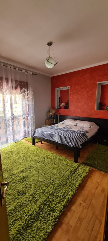 Shitet vile ne Myslym Shyr