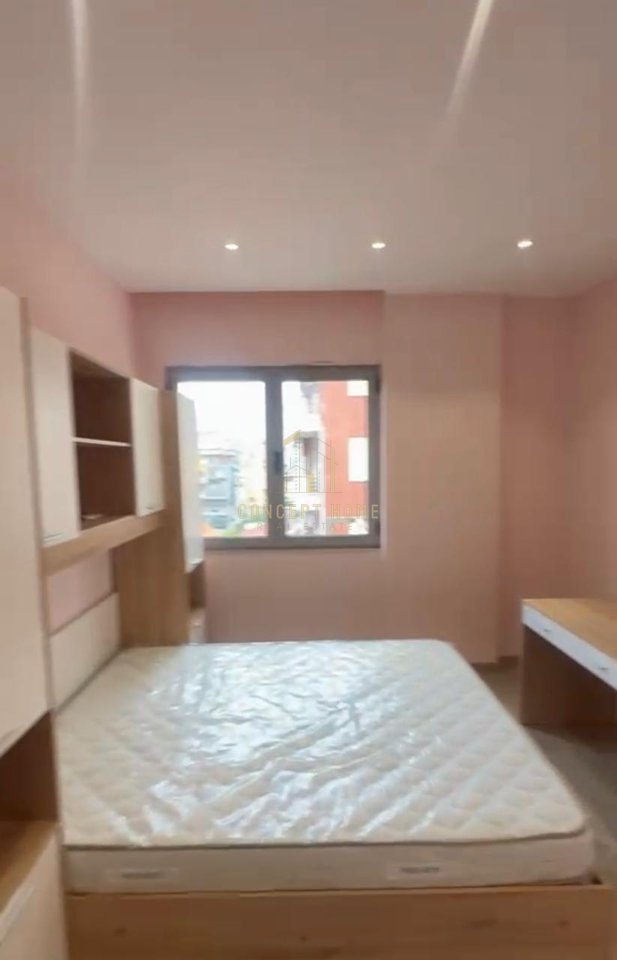 Jepet me qera apartament 3+1+2 ne Qender.