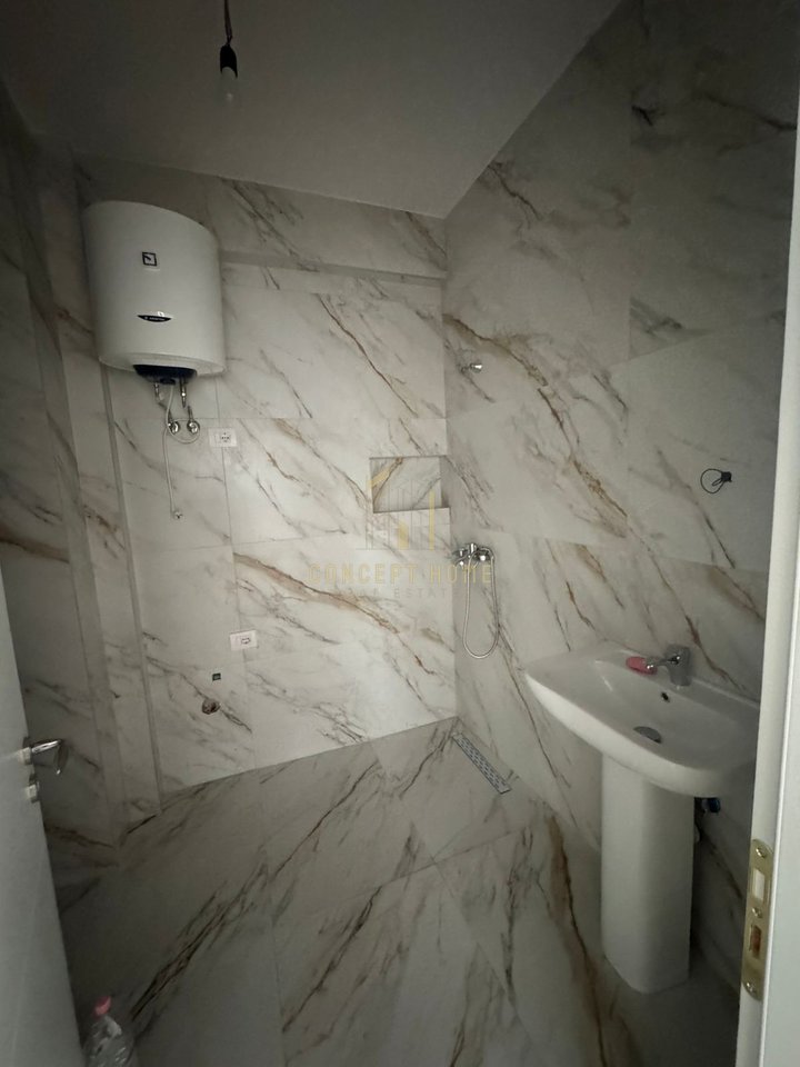 Appartamento 1+1 Vuoto in Affitto ad Astir