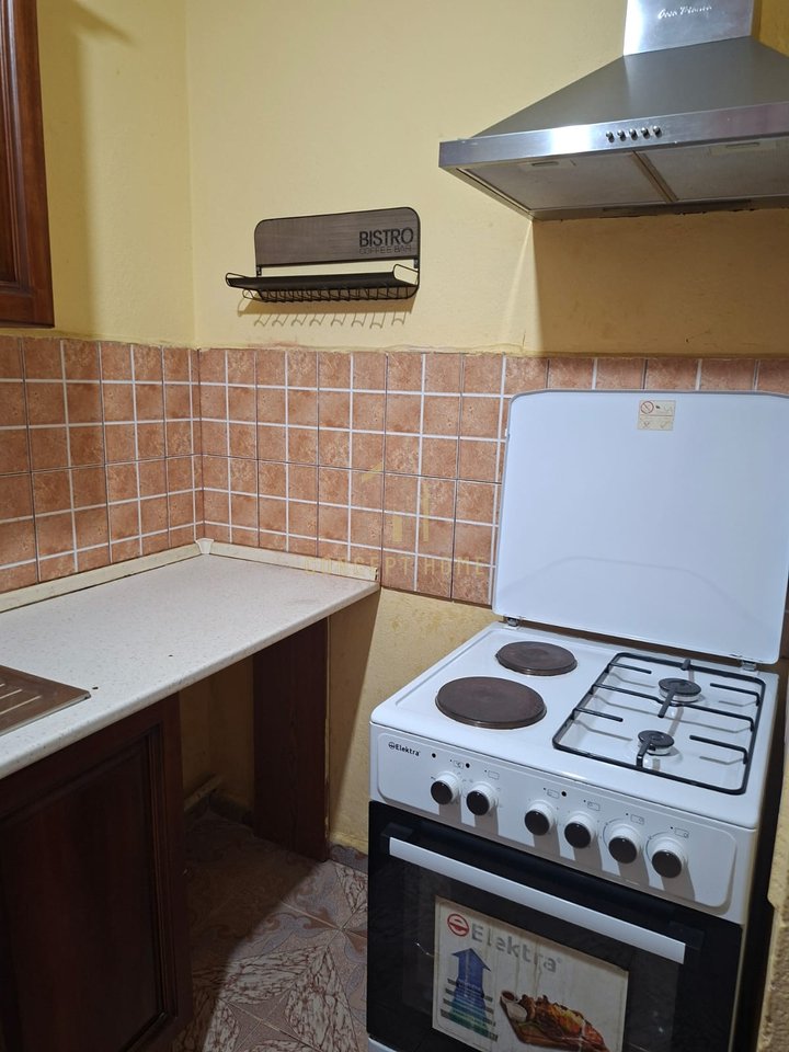 Apartament 2+1 Me Qira në Kodra e Diellit, Komuna e Parisit, Tiranë - 650€ | 130 m²
