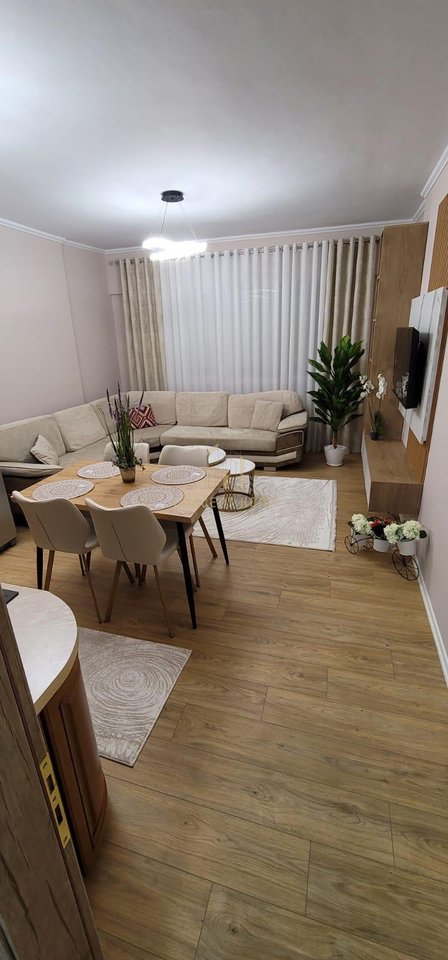 Appartamento in affitto 2+1+2 a Komuna Parisit