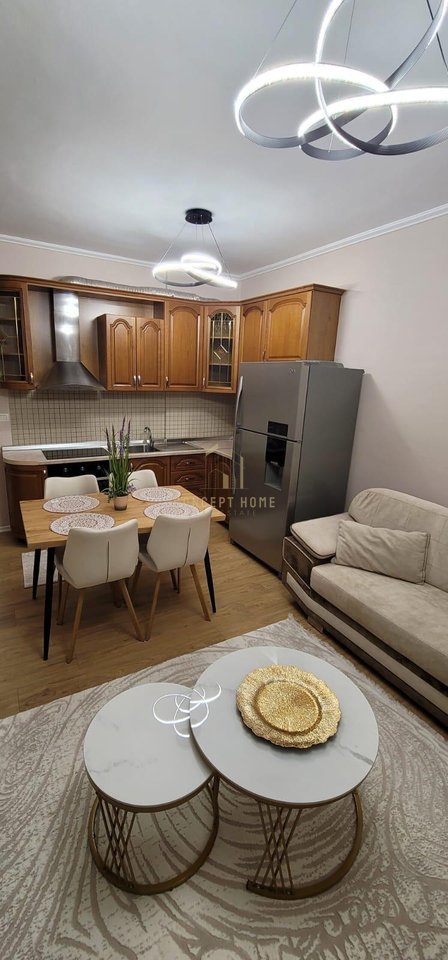 Appartamento in affitto 2+1+2 a Komuna Parisit