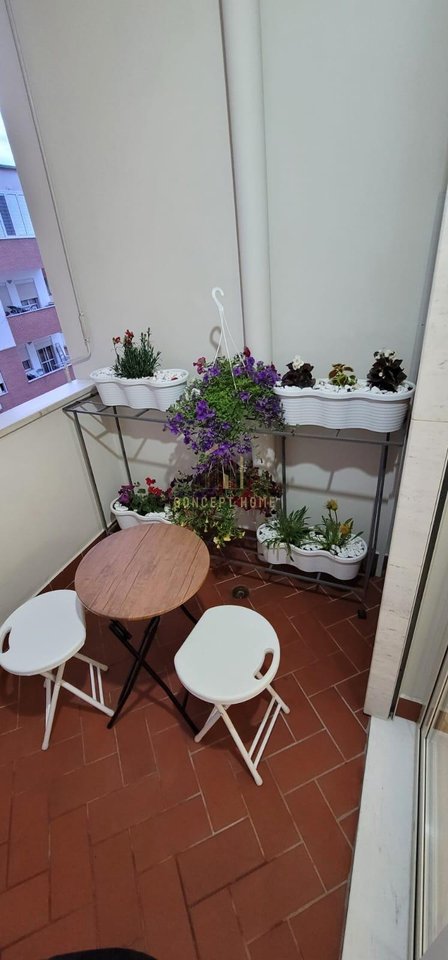 Appartamento in affitto 2+1+2 a Komuna Parisit