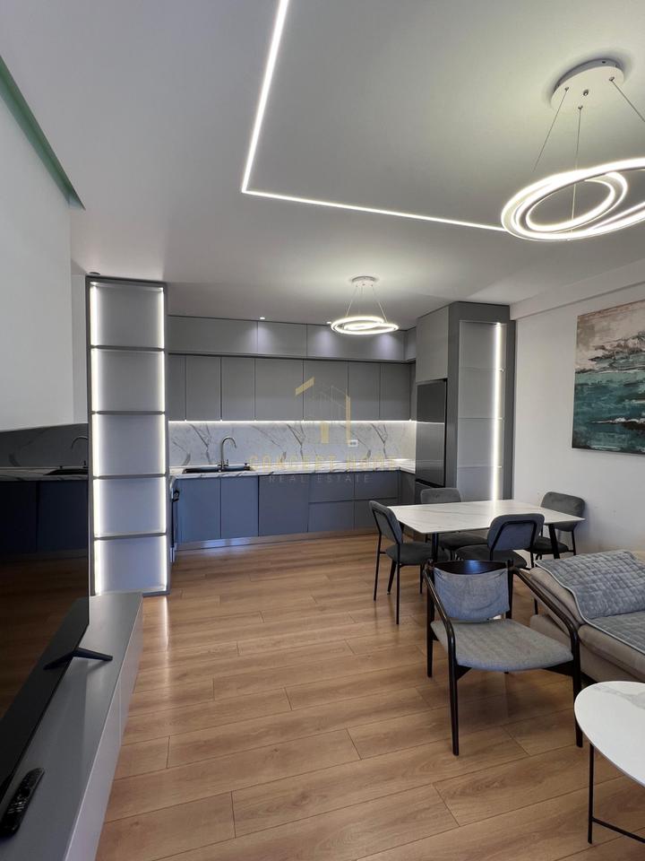 Jepet apartament me qera 2+1+2 ne rrugen 5 Maj