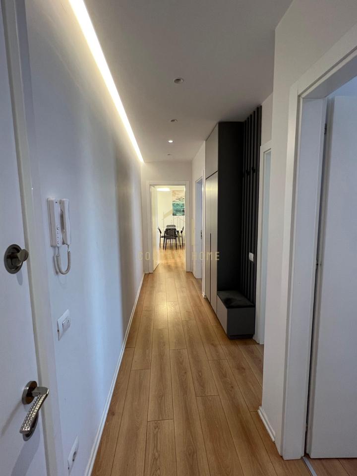 Jepet apartament me qera 2+1+2 ne rrugen 5 Maj