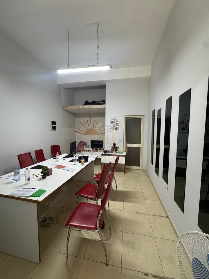 Business premises for rent in Astir.