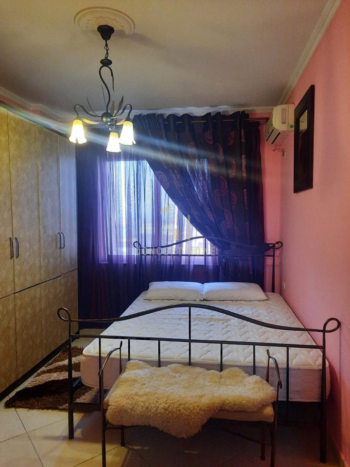 Jepet apartament me qera 2+1 te Kodra e Diellit.