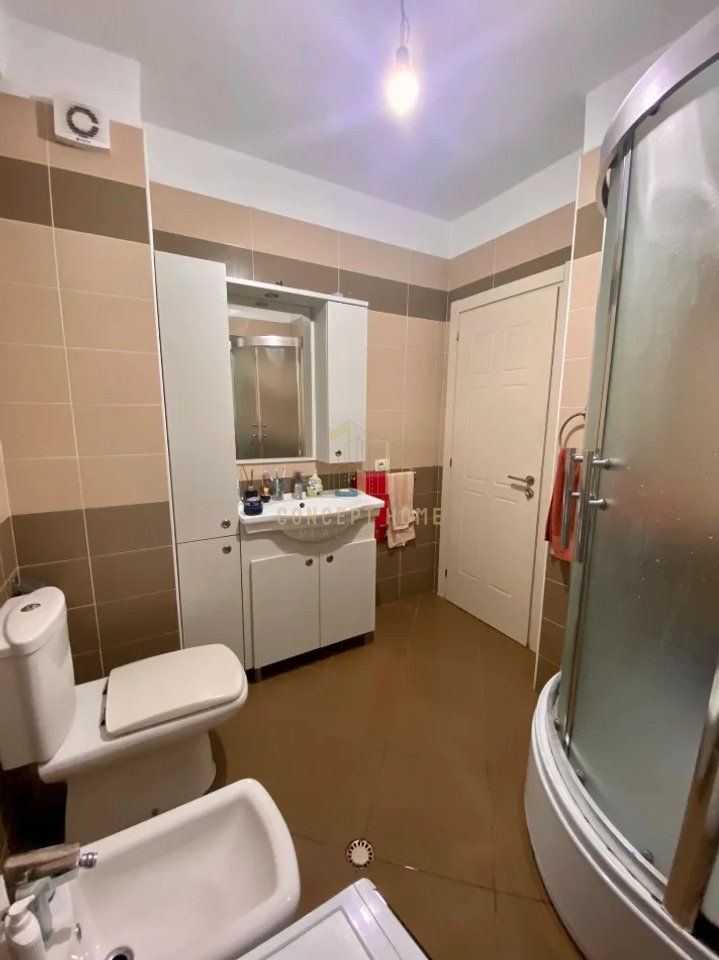 Shitet apartament 2+1+ ne Yzberisht