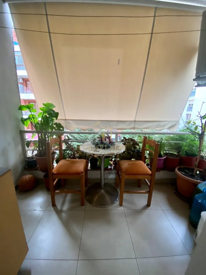 Shitet apartament 2+1+ ne Yzberisht