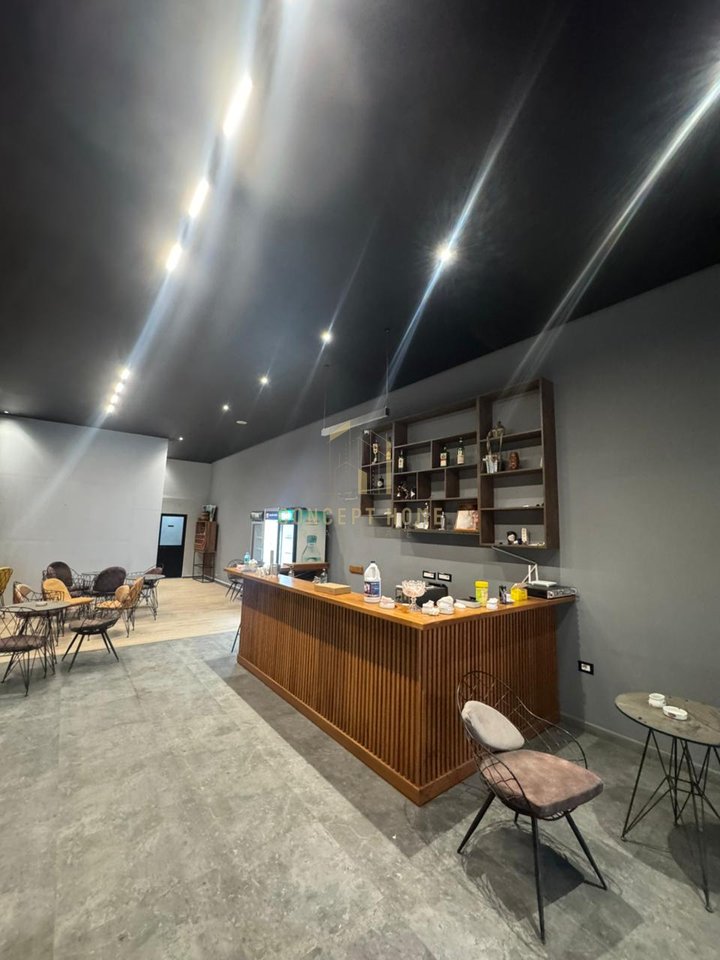 Premises for Rent in Kamez (Bathore)

Area: 115m2

✅ Features:
	•	Ready-to-use workspace
	•	Fully invested
	•	With a well-established clientele for years
	•	Suitable for bar-cafe, fast food, shop, or other service businesses
• 1 Toilet
• And an empty room that can be used as storage, billiards, etc.