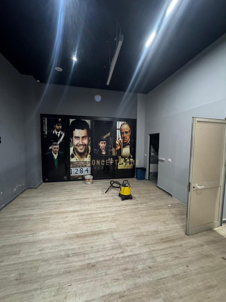 Premises for Rent in Kamez (Bathore)

Area: 115m2

✅ Features:
	•	Ready-to-use workspace
	•	Fully invested
	•	With a well-established clientele for years
	•	Suitable for bar-cafe, fast food, shop, or other service businesses
• 1 Toilet
• And an empty room that can be used as storage, billiards, etc.