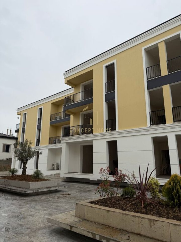 Shitet apartament 1+1+Post Parkimi ne Sauk